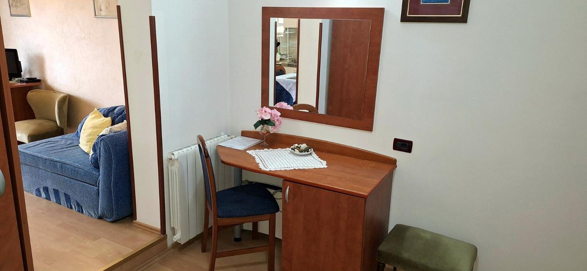 Apartments And Rooms Laura Пазин Екстер'єр фото