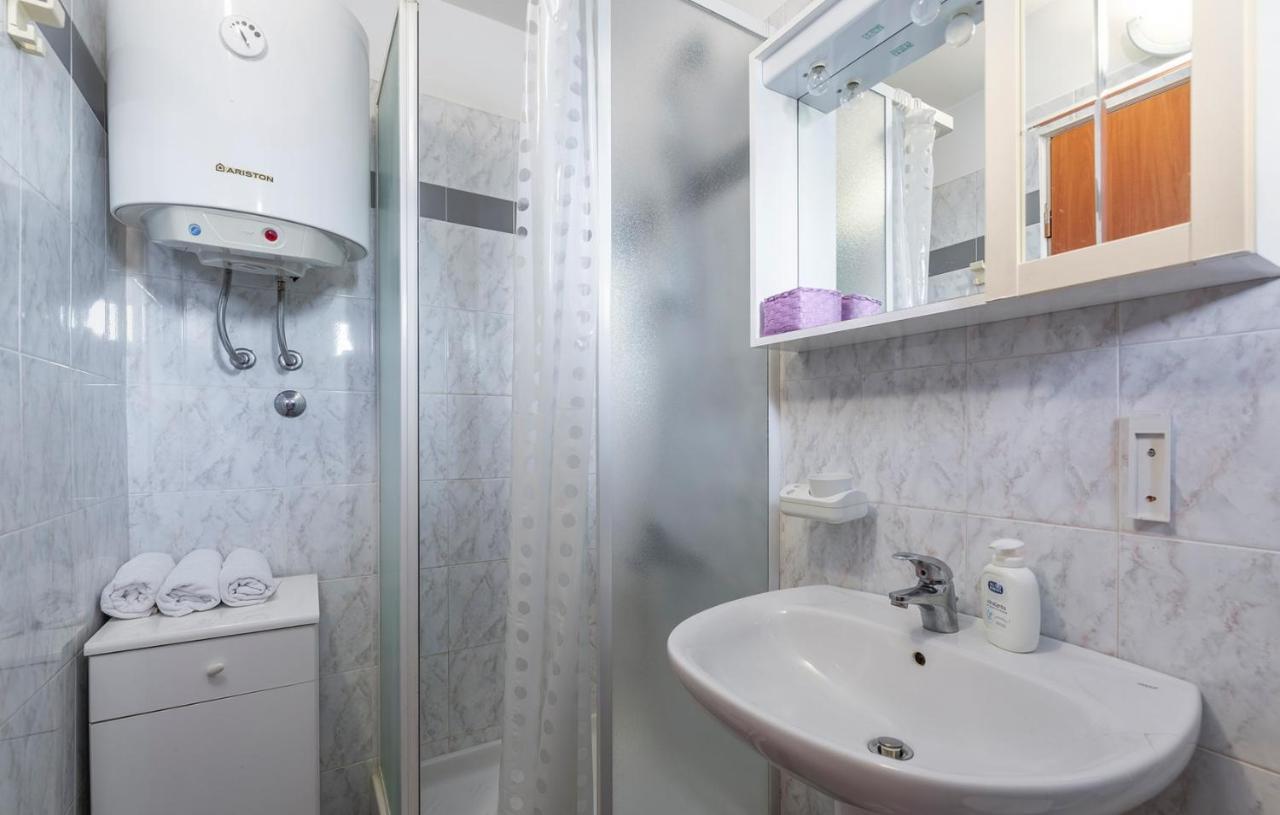 Apartments And Rooms Laura Пазин Екстер'єр фото
