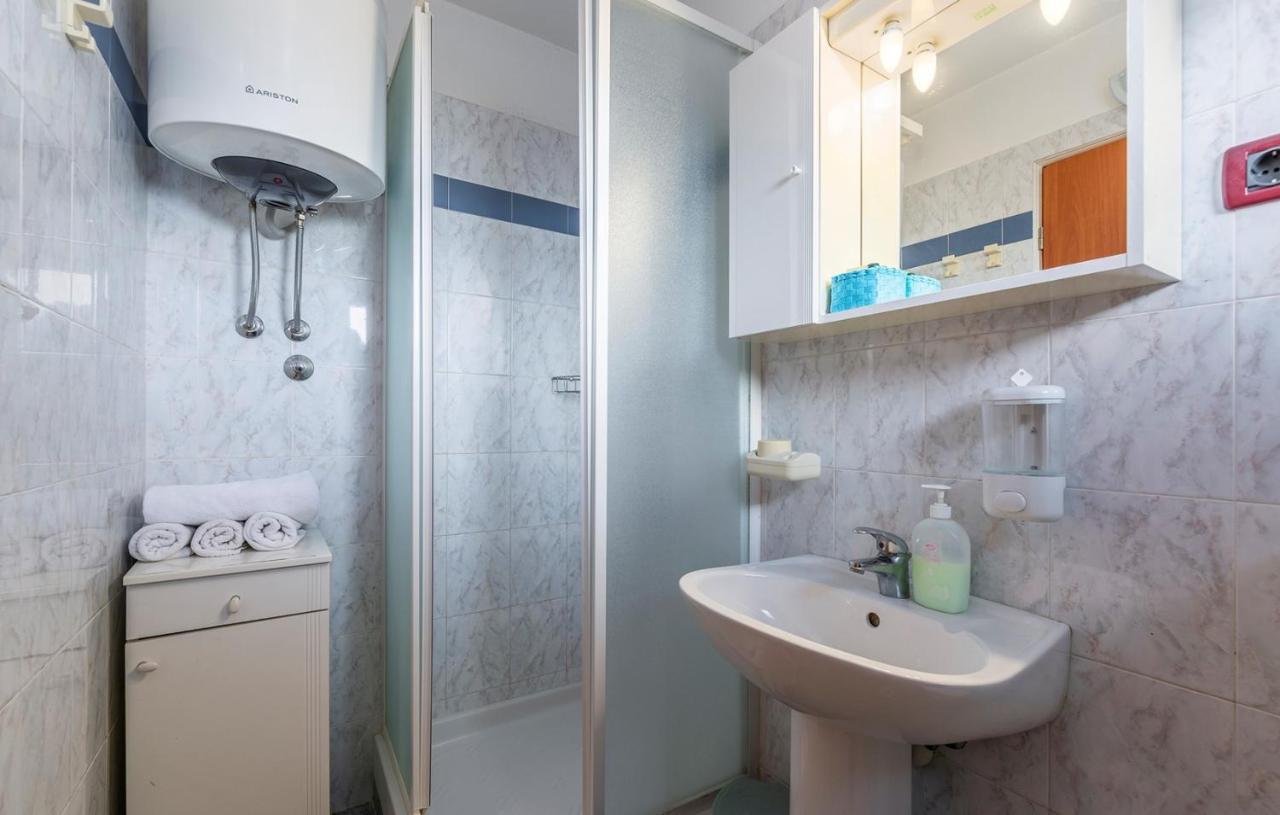 Apartments And Rooms Laura Пазин Екстер'єр фото