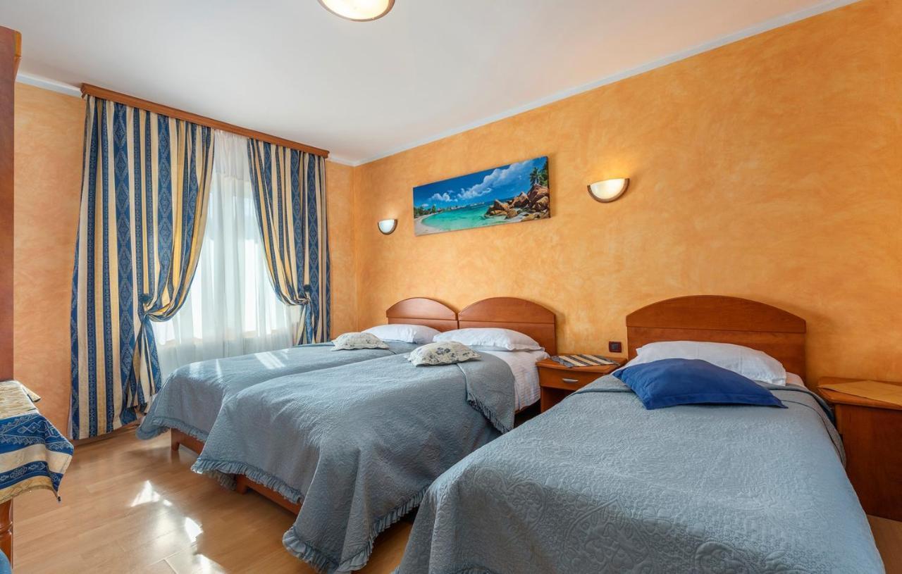 Apartments And Rooms Laura Пазин Екстер'єр фото
