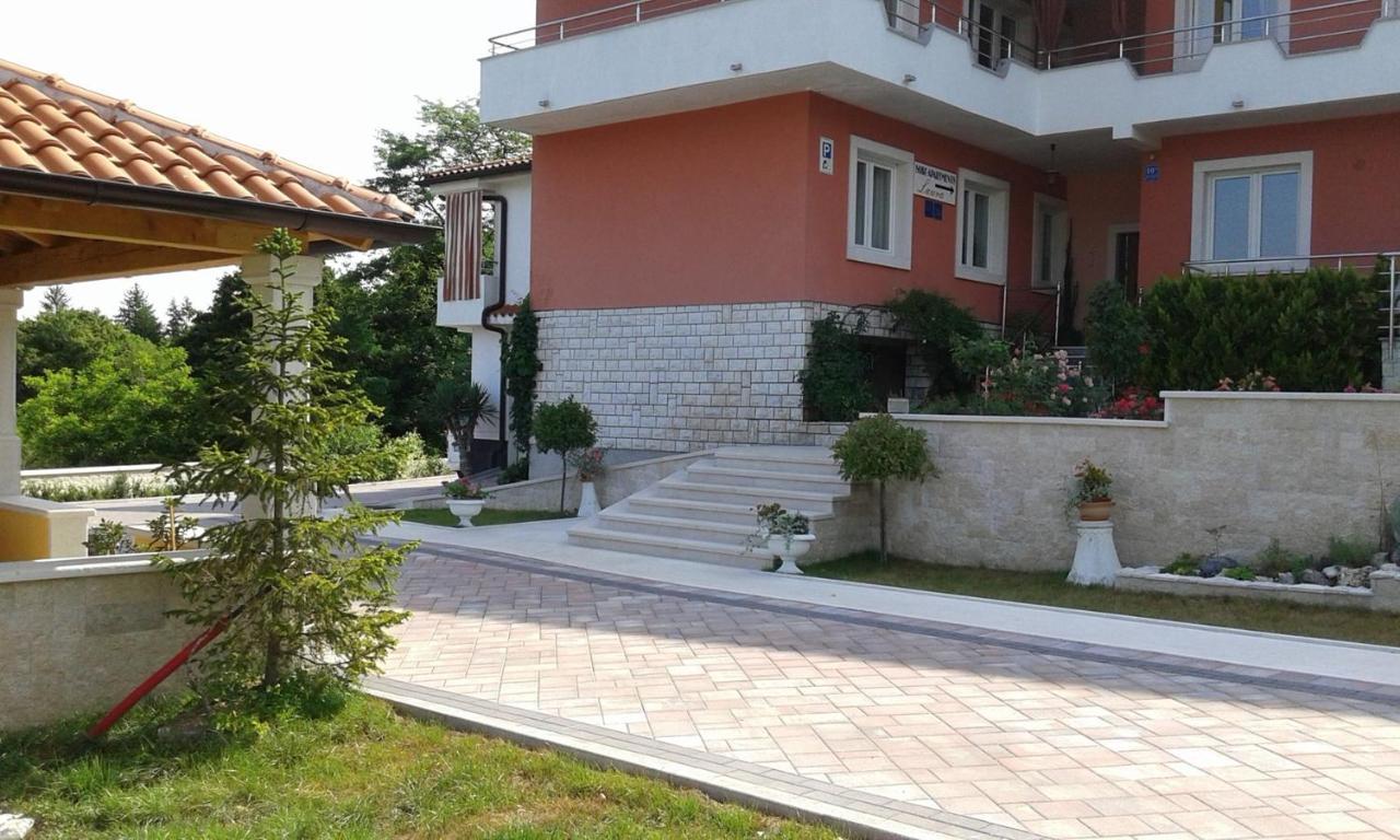 Apartments And Rooms Laura Пазин Екстер'єр фото