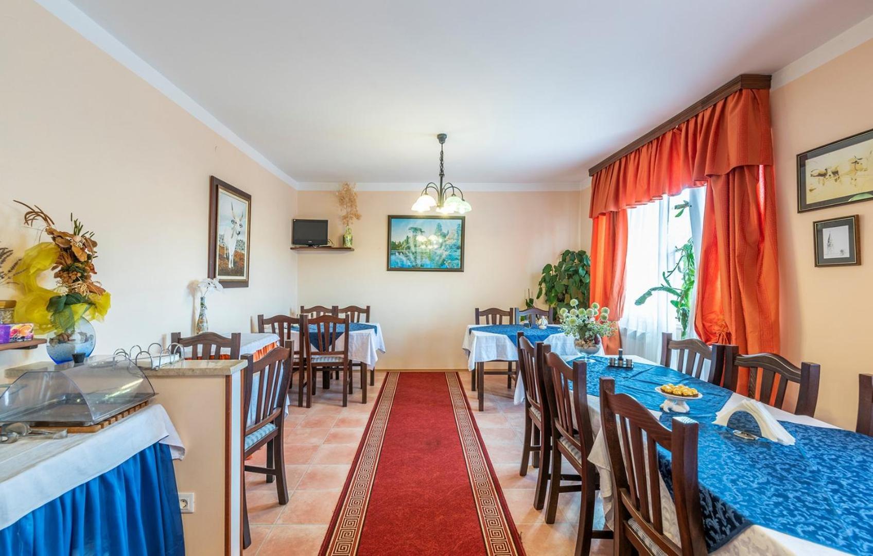 Apartments And Rooms Laura Пазин Екстер'єр фото