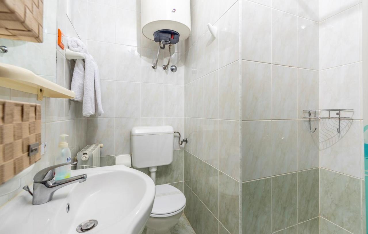 Apartments And Rooms Laura Пазин Екстер'єр фото