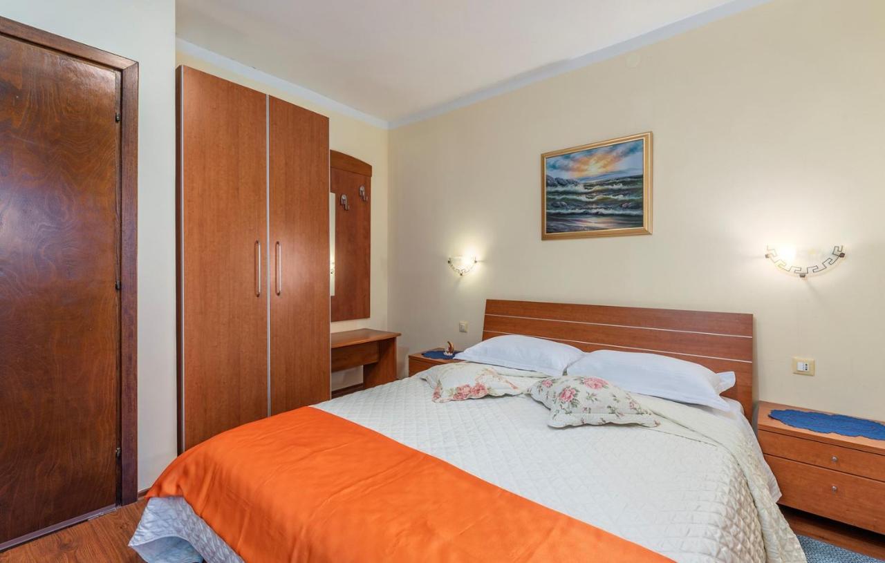 Apartments And Rooms Laura Пазин Екстер'єр фото