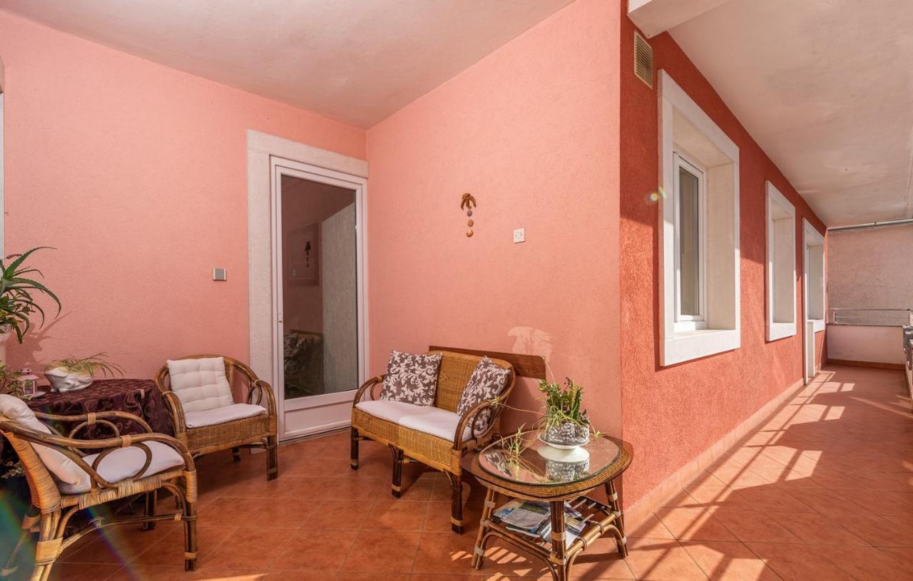 Apartments And Rooms Laura Пазин Екстер'єр фото
