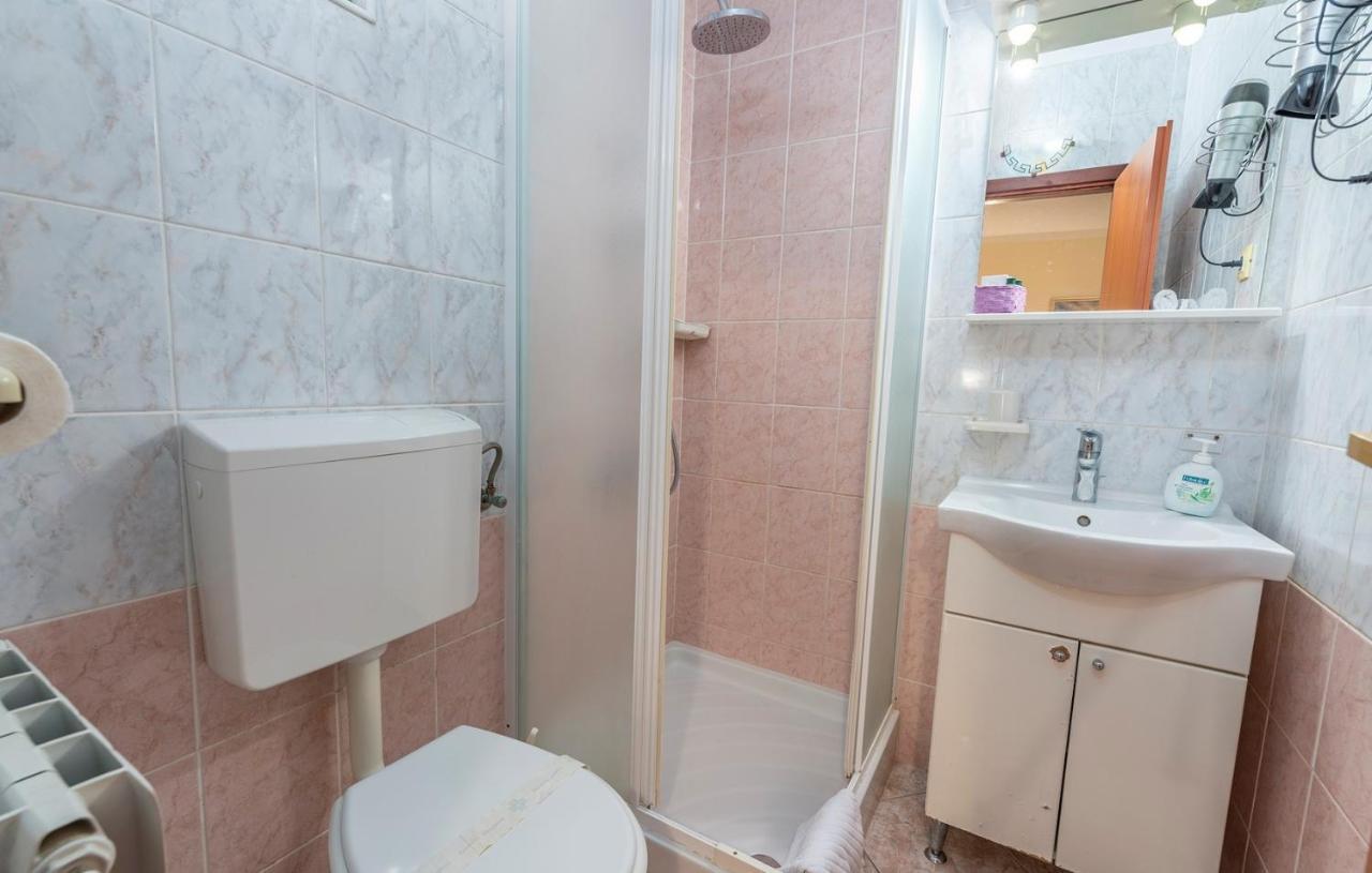 Apartments And Rooms Laura Пазин Екстер'єр фото