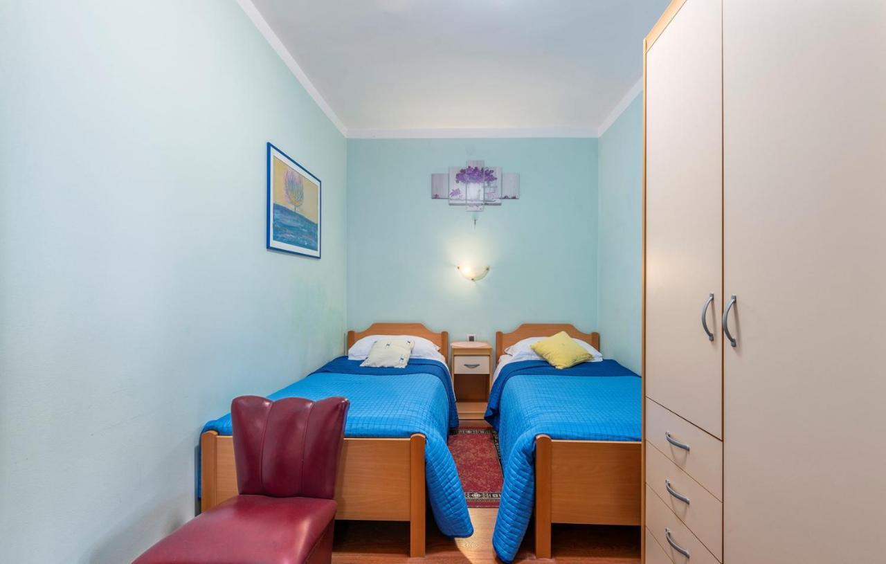Apartments And Rooms Laura Пазин Екстер'єр фото