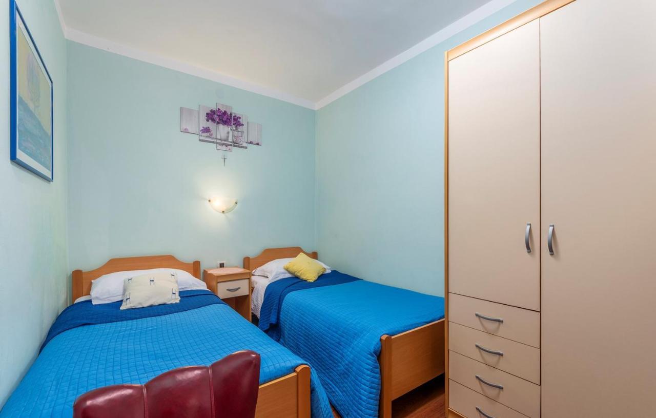 Apartments And Rooms Laura Пазин Екстер'єр фото
